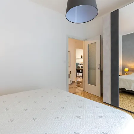 Lägenhet Giardino Al Mare By Interhome Sanremo